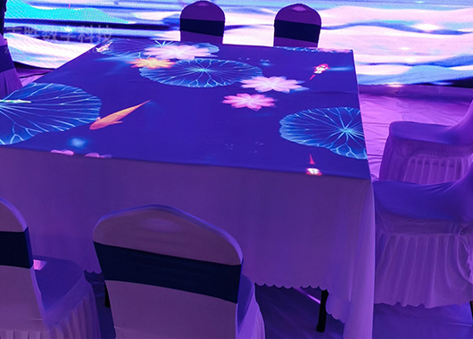 宴會餐廳的桌面互動投影-好奇數字科技