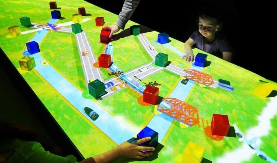 桌面投影互動 -蘇州好奇數(shù)字科技有限公司.jpg